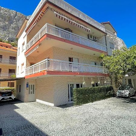 Apartments Neven Omis Exterior photo