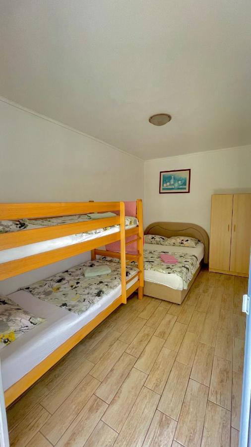 Apartments Neven Omis Exterior photo