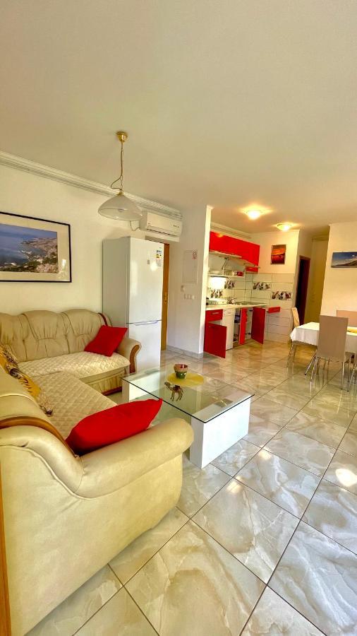 Apartments Neven Omis Exterior photo