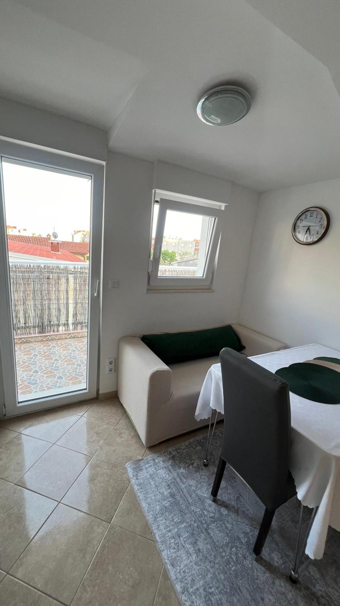 Apartments Neven Omis Exterior photo